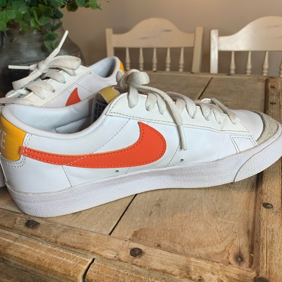 Women's Nike Blazer Low '77
White Orange Gold Blue
DC4769-105 sz 6.5 Retro - Picture 14 of 14